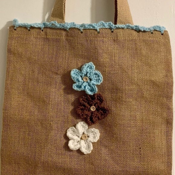 Hand Crafted Burlap straw top handle wicker Tote Bag  with Crochet Flower Detail - Picture 9 of 13